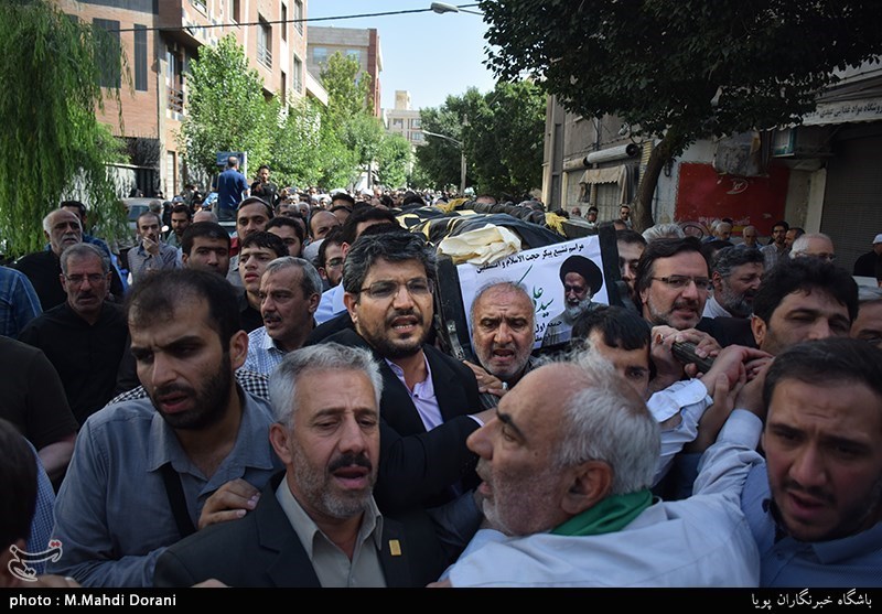 مراسم تشییع حجت‌الاسلام و المسلمین سیدعلی‌اکبر حسینی استاد اخلاق مشهور برنامه اخلاق در خانواده