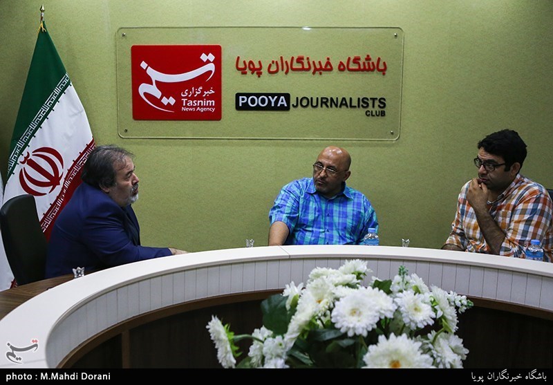 مجید ملانوروزی مدیرکل اداره امور هنرهای تجسمی وزارت فرهنگ و ارشاد و عبدالحمید قدیریان مدیر دفتر مطالعات راهبردی حوزه هنری در میزگرد هنرهای تجسمی