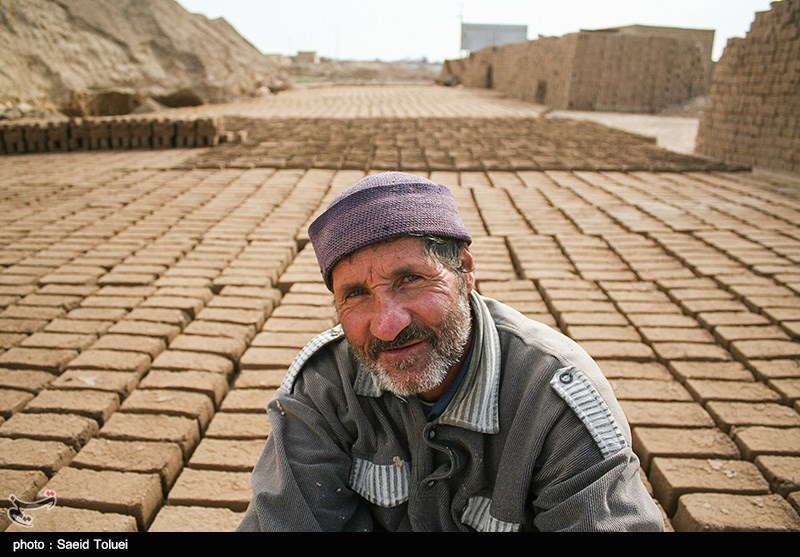 اقتصاد بدون نفت| تلاش کارگران "کوره آجرپزی" در خراسان شمالی به روایت تصویر