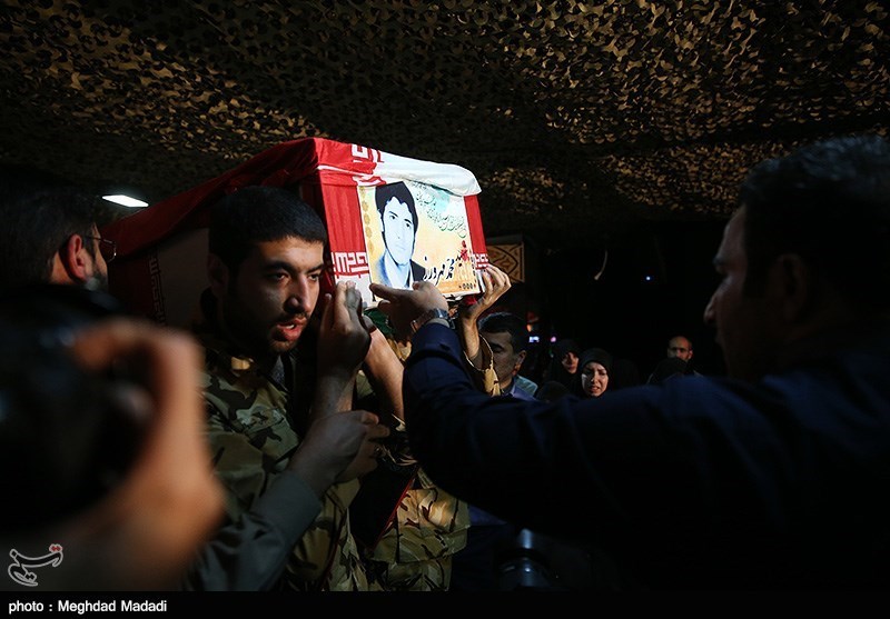 مراسم وداع با پیکر دو شهید تازه تفحص شده