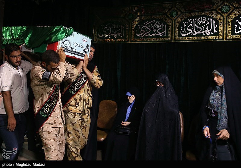 مراسم وداع با پیکر دو شهید تازه تفحص شده