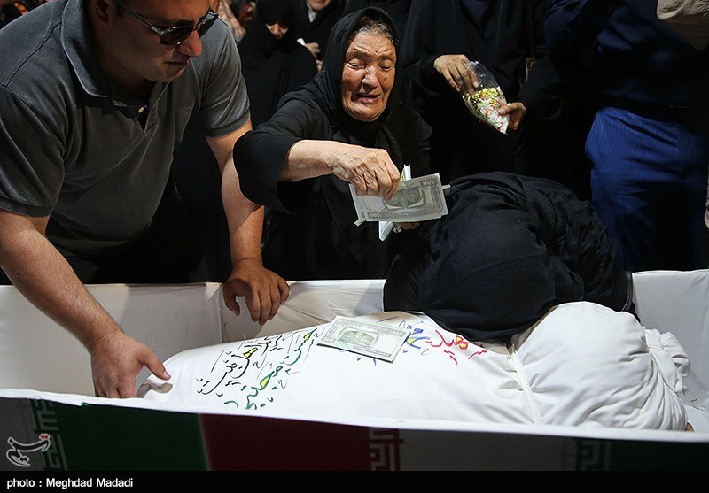 مراسم وداع با پیکر دو شهید تازه تفحص شده