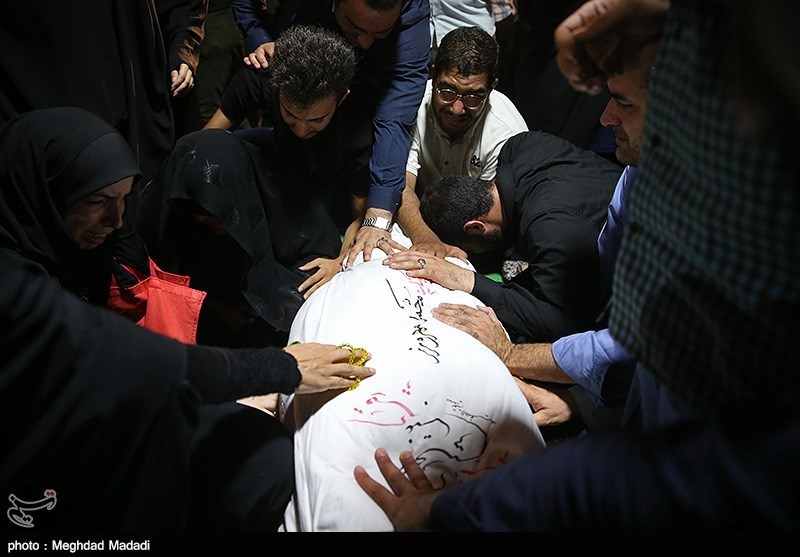 مراسم وداع با پیکر دو شهید تازه تفحص شده