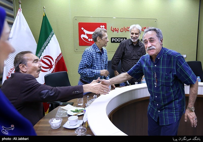 مراسم تجلیل از هنرمندان برنامه رادیویی صبح جمعه با شما در باشگاه خبرنگاران پویا خبرگزاری تسنیم