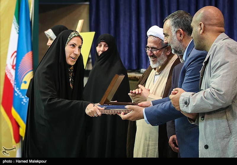 تقدیر از برگزیدگان هشتمین جایزه ادبی پروین اعتصامی