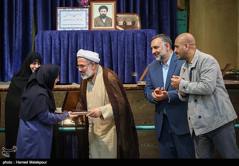 تقدیر از برگزیدگان هشتمین جایزه ادبی پروین اعتصامی