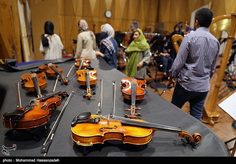 تمرین ارکستر سمفونیک تهران به رهبری بابک کاظمی