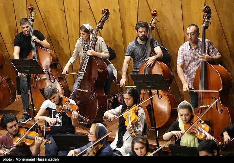 تمرین ارکستر سمفونیک تهران به رهبری بابک کاظمی