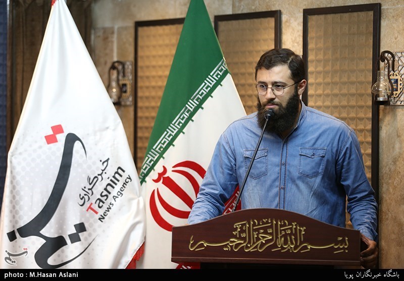 سجاد شاکری شاعر در نوزدهمین محفل شعر قرار