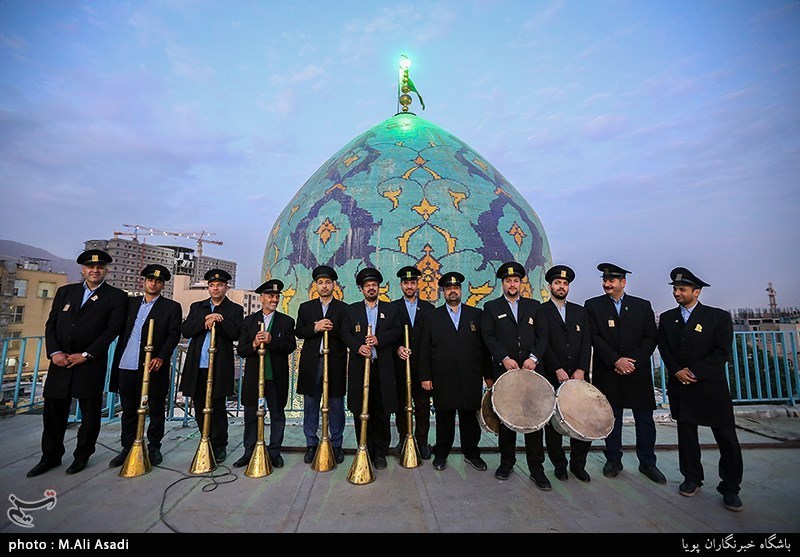 آیین تعویض پرچم گنبد امامزاده صالح (ع)