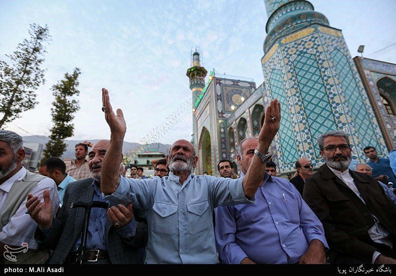 آیین تعویض پرچم گنبد امامزاده صالح (ع)