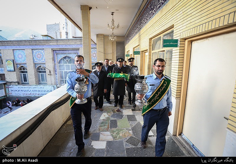 آیین تعویض پرچم گنبد امامزاده صالح (ع)