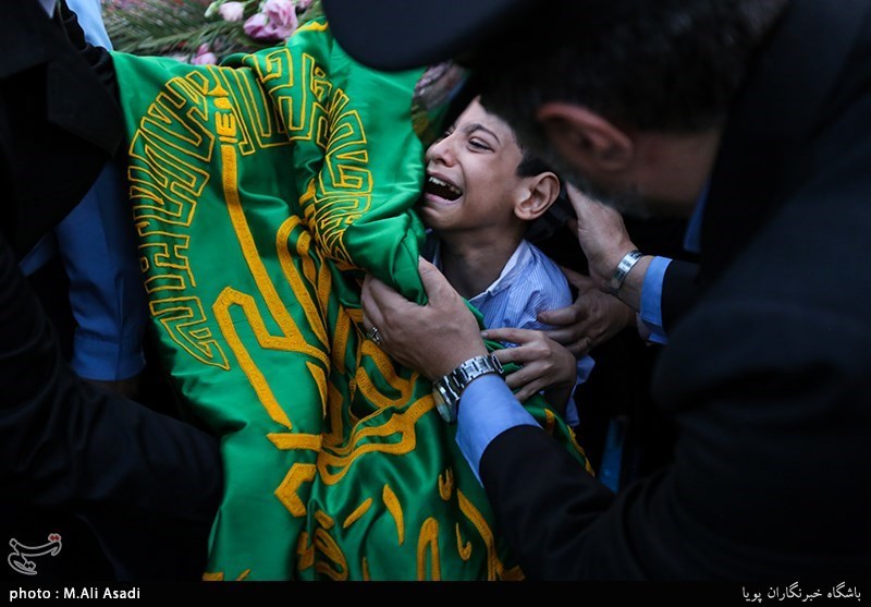 آیین تعویض پرچم گنبد امامزاده صالح (ع)