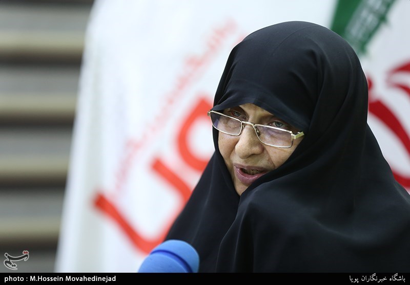  کبری خزعلی عضو شورای عالی انقلاب فرهنگی در نشست آسیب شناسی حوزه زنان و خانواده