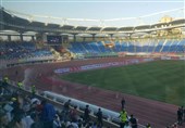 حاشیه دیدار پدیده - پرسپولیس| پرسپولیسی‌ها تحت تاثیر ورزشگاه امام رضا (ع)/ یحیی دور افتخار زد