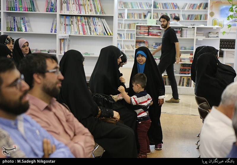 آیین رونمایی از کتاب های(مثل عابس) زندگی نامه داستانی شهید حمید حاج ملاحسین وکتاب( تمنای بی خزان)  