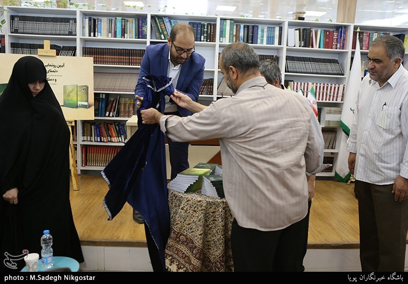 آیین رونمایی از کتاب های(مثل عابس) زندگی نامه داستانی شهید حمید حاج ملاحسین وکتاب( تمنای بی خزان)  