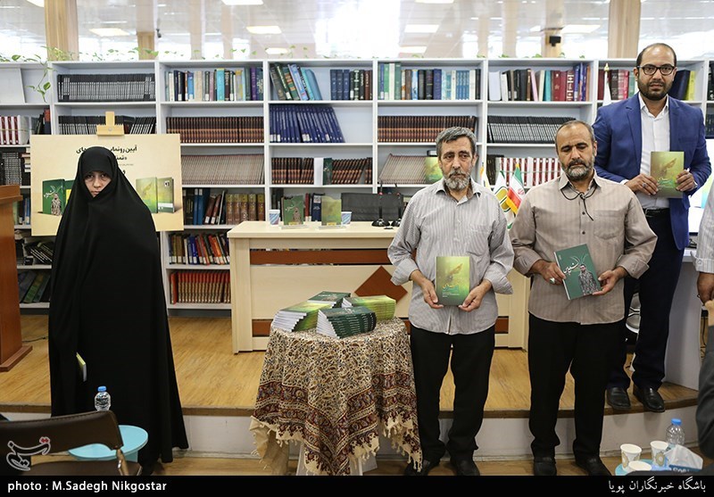 آیین رونمایی از کتاب های(مثل عابس) زندگی نامه داستانی شهید حمید حاج ملاحسین وکتاب( تمنای بی خزان)  