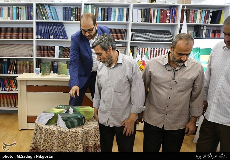 آیین رونمایی از کتاب های(مثل عابس) زندگی نامه داستانی شهید حمید حاج ملاحسین وکتاب( تمنای بی خزان)  