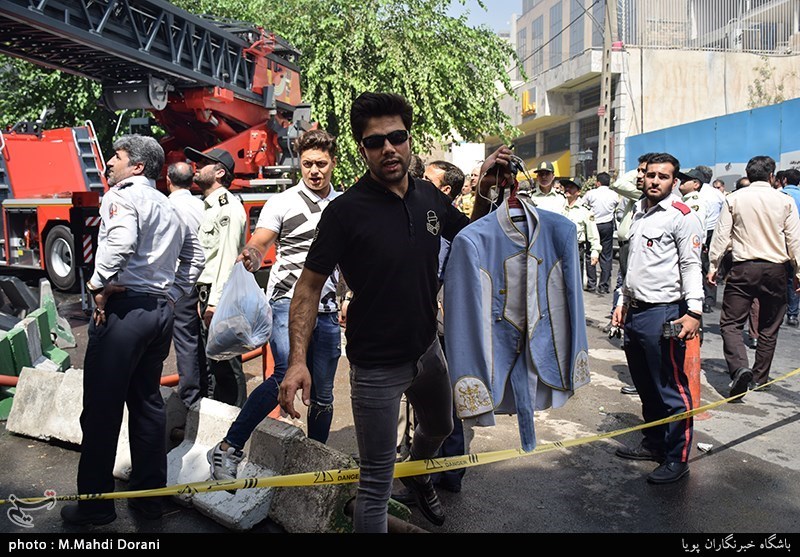 آتش سوزی ساختمان 10 طبقه در خیابان آفریقا