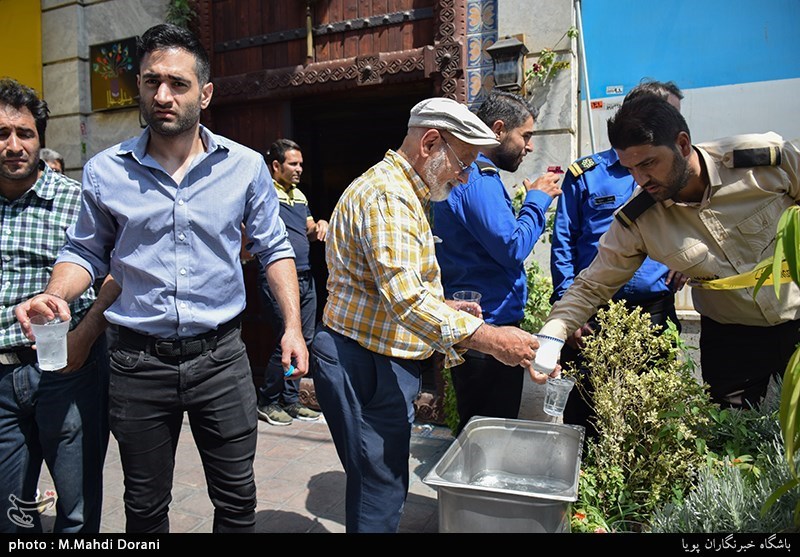 آتش سوزی ساختمان 10 طبقه در خیابان آفریقا