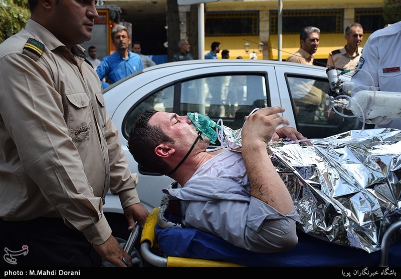 آتش سوزی ساختمان 10 طبقه در خیابان آفریقا