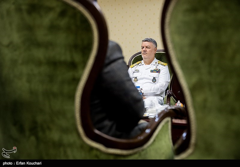 حضور دریادار حسین خانزادی فرمانده نیروی دریایی راهبردی ارتش در خبرگزاری تسنیم