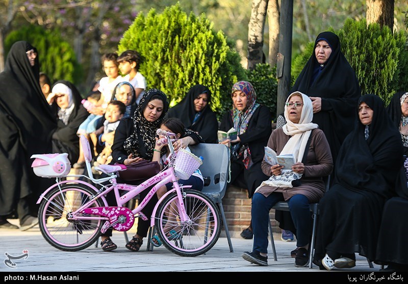 اهتزاز پرچم گنبد امام حسین(ع) بر فراز مراز شهدای گمنام
