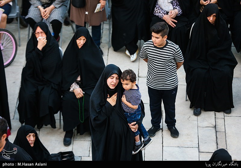 اهتزاز پرچم گنبد امام حسین(ع) بر فراز مراز شهدای گمنام