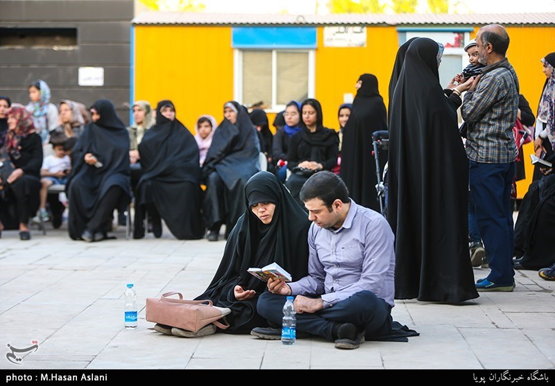 اهتزاز پرچم گنبد امام حسین(ع) بر فراز مراز شهدای گمنام