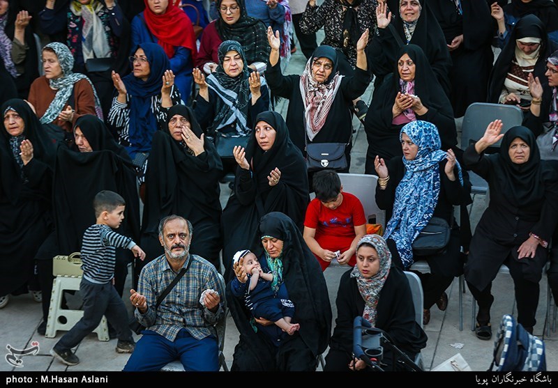 اهتزاز پرچم گنبد امام حسین(ع) بر فراز مراز شهدای گمنام