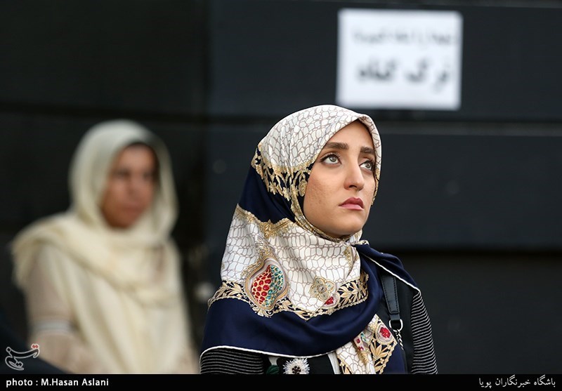 اهتزاز پرچم گنبد امام حسین(ع) بر فراز مراز شهدای گمنام