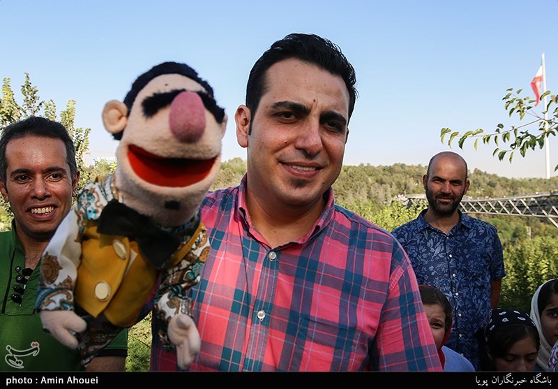 مراسم شادپیمایی عروسک‌ها در بوستان آب و آتش