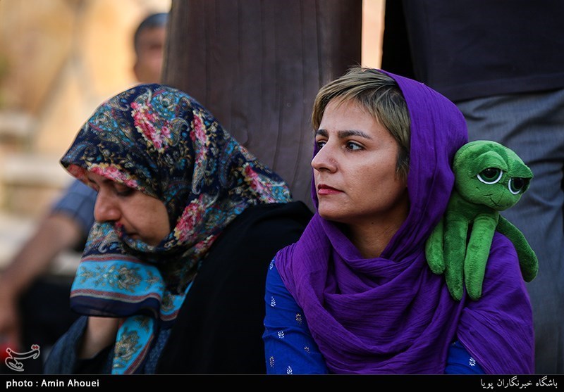 مراسم شادپیمایی عروسک‌ها در بوستان آب و آتش