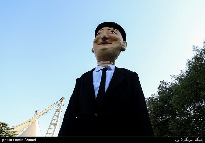 مراسم شادپیمایی عروسک‌ها در بوستان آب و آتش