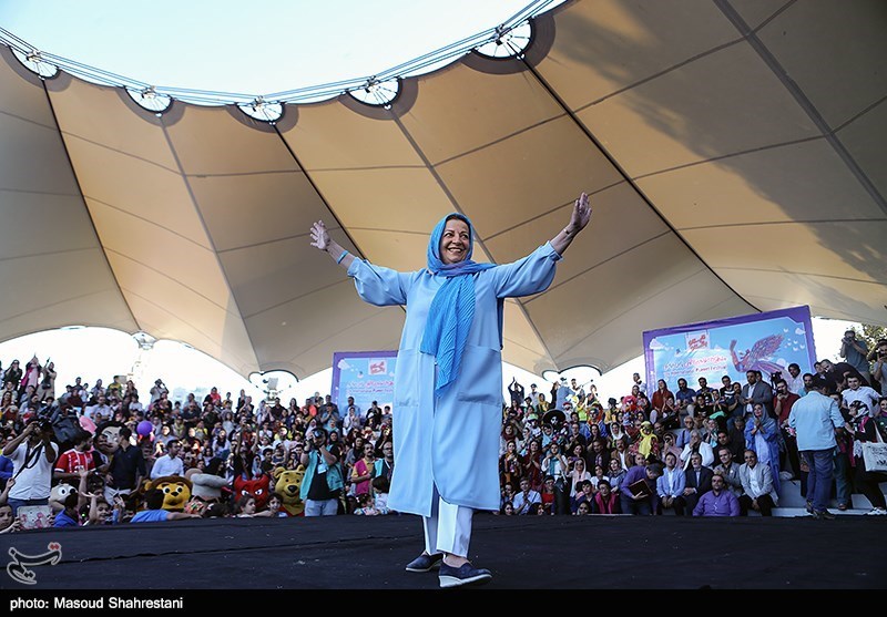 شادپیمایی عروسک‌ها در بوستان آب و آتش