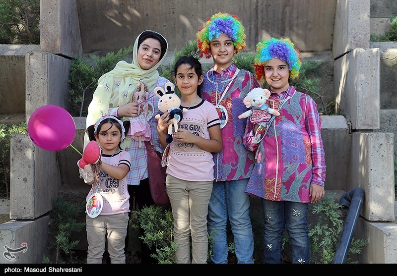 شادپیمایی عروسک‌ها در بوستان آب و آتش