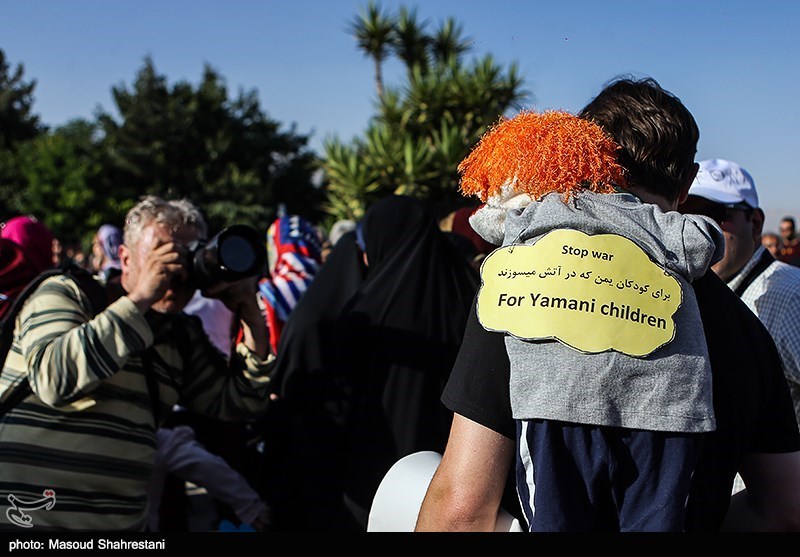 شادپیمایی عروسک‌ها در بوستان آب و آتش