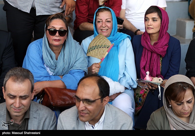 شادپیمایی عروسک‌ها در بوستان آب و آتش