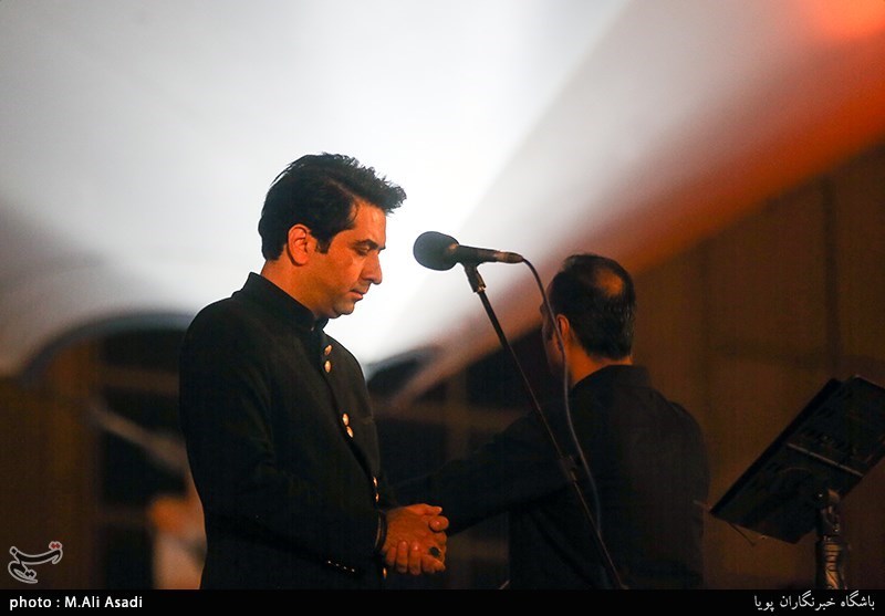 کنسرت خیابانی محمد معتمدی در بوستان آب و آتش