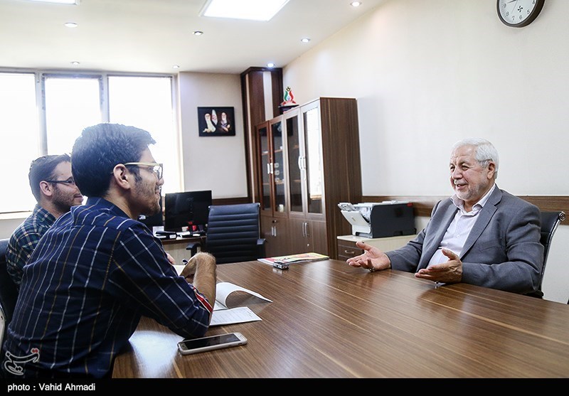 گفتگو|عضو حزب کارگزاران: نوبخت دستورات روحانی را اجرا نمی‌کند/ لاریجانی استعداد جذب رای ندارد