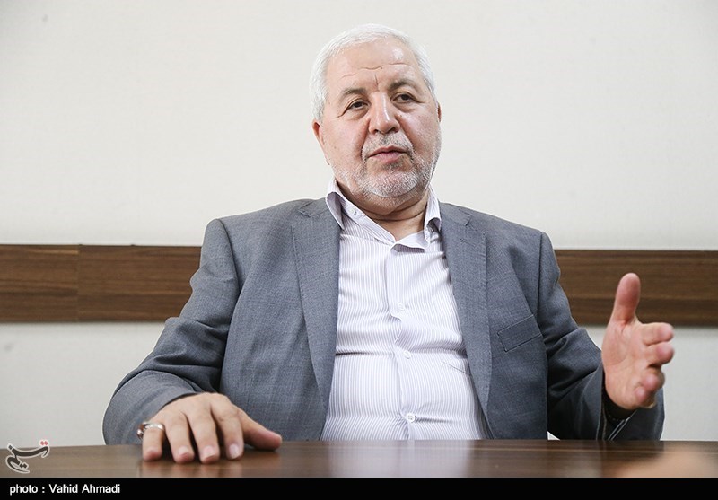 گفتگو|عضو حزب کارگزاران: نوبخت دستورات روحانی را اجرا نمی‌کند/ لاریجانی استعداد جذب رای ندارد