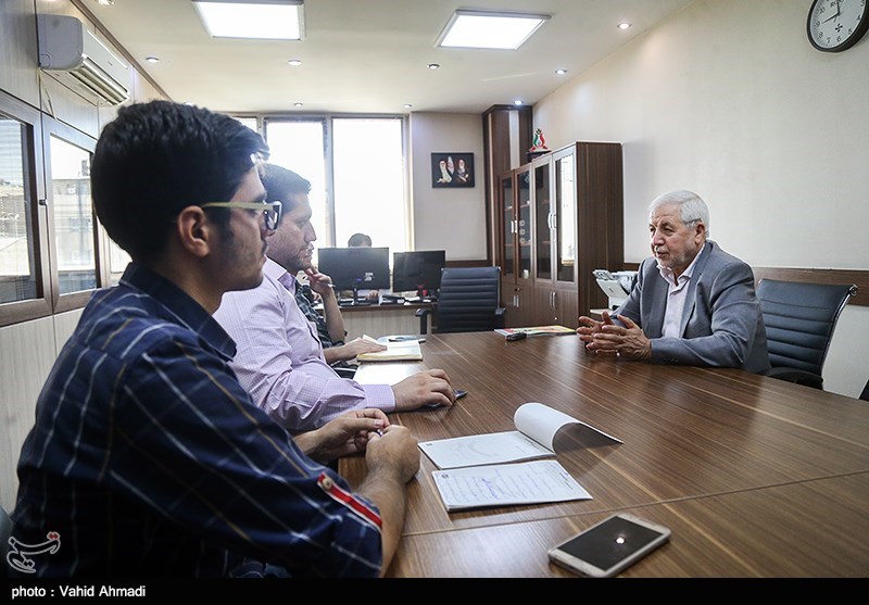 گفتگو|عضو حزب کارگزاران: نوبخت دستورات روحانی را اجرا نمی‌کند/ لاریجانی استعداد جذب رای ندارد