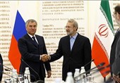لاریجانی در روسیه: نَفَس تروریست‌ها در سوریه در حال تمام شدن است