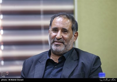 ببینید|روایت علیرضا قزوه از وداع بی‌سابقه شاعران با رهبر شهید