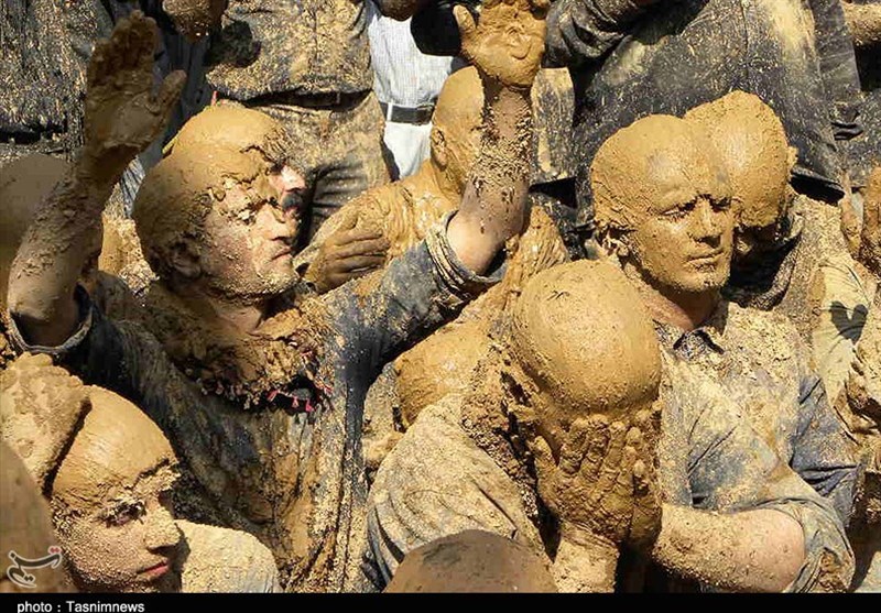 آیین گل‌مالی در اربعین رهبر شهید امت در خرم‌آباد