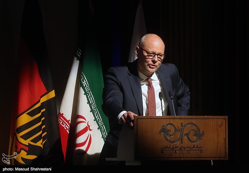 افتتاح نمایشگاه طراحی با گفت و شنود