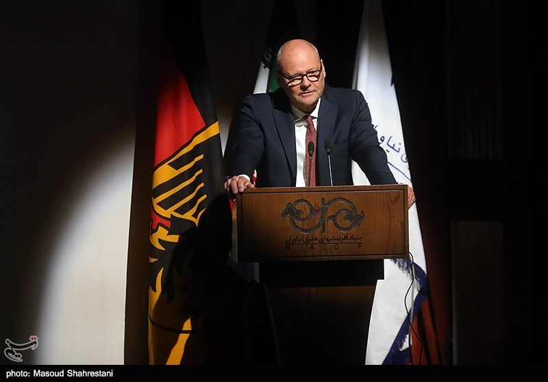 افتتاح نمایشگاه طراحی با گفت و شنود