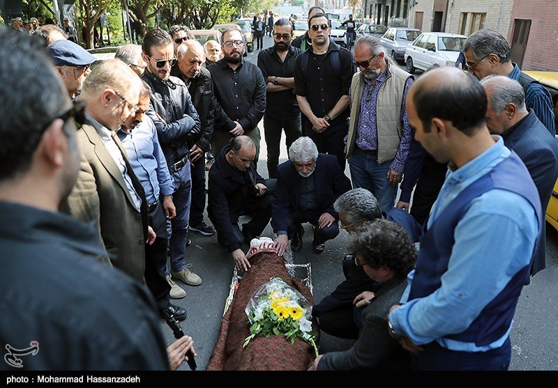 تشییع پیکر رضا امیریار احمدی مجسمه‌ساز پیشکسوت