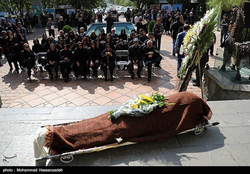 تشییع پیکر رضا امیریار احمدی مجسمه‌ساز پیشکسوت